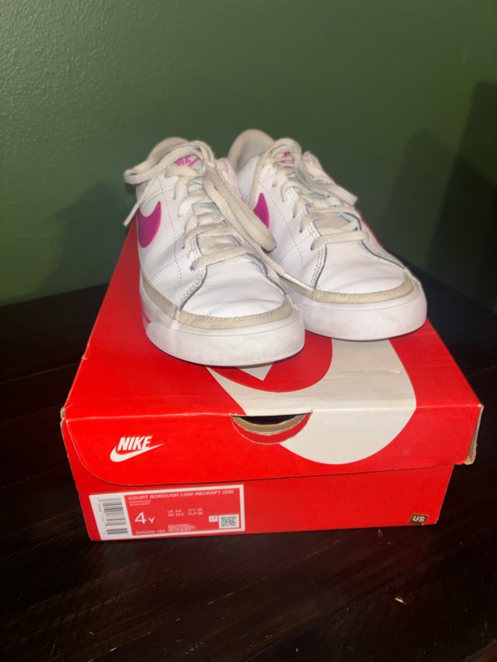 💕Nike White Sneakers with Pink Swoosh💕 - Picture 4 of 8